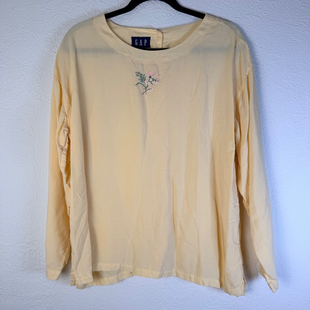 VTG Gap Womens M 90s Butter Yellow Rayon Floral Embroidered Button Back Top